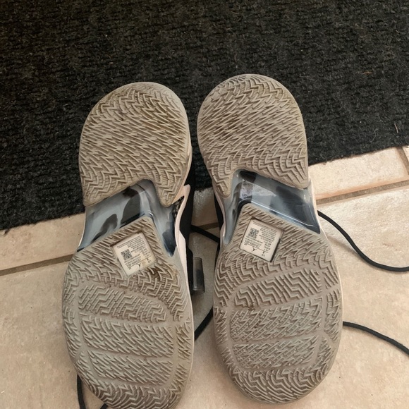 Michael Jordan’s Basketball Shoes - Picture 2 of 7